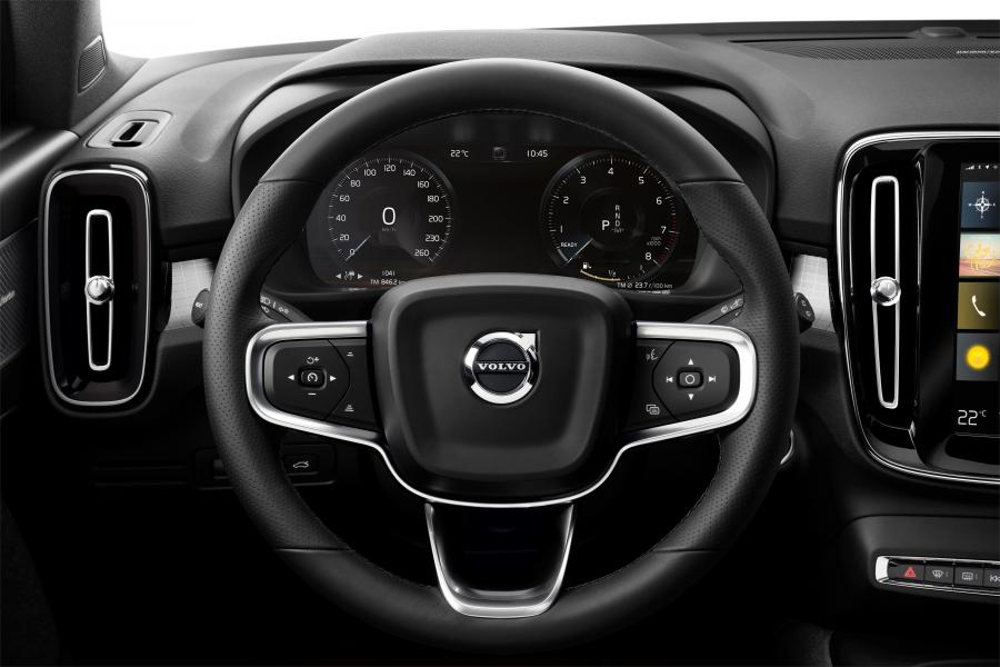 Панель приборов Volvo XC40 T5 2017 года  (WW) (фото 19 из 33)